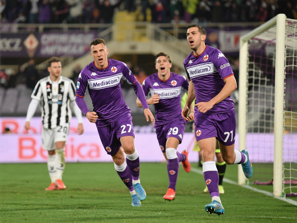 东亚杯：巴顿错失良机，中国队0-3惨败韩国队