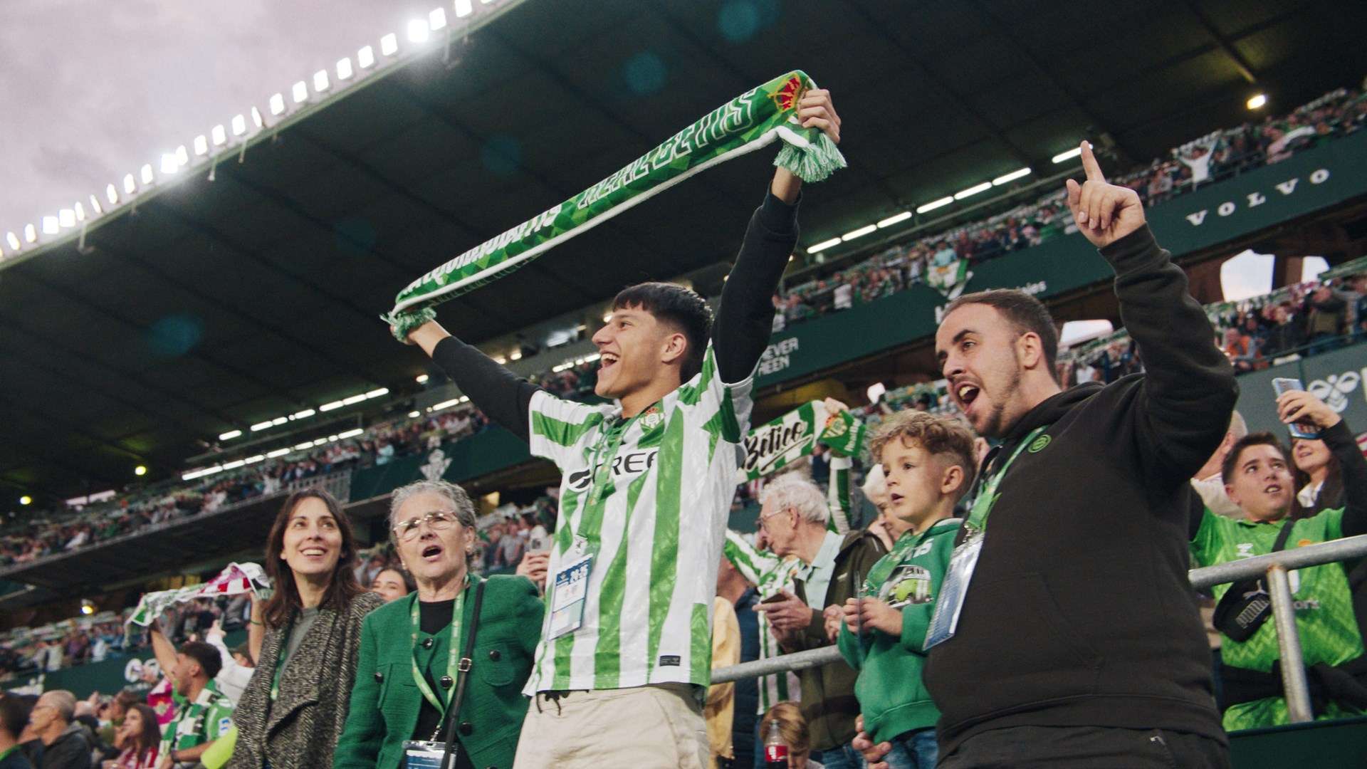 斯内德致敬梅西：金球奖背后的故事