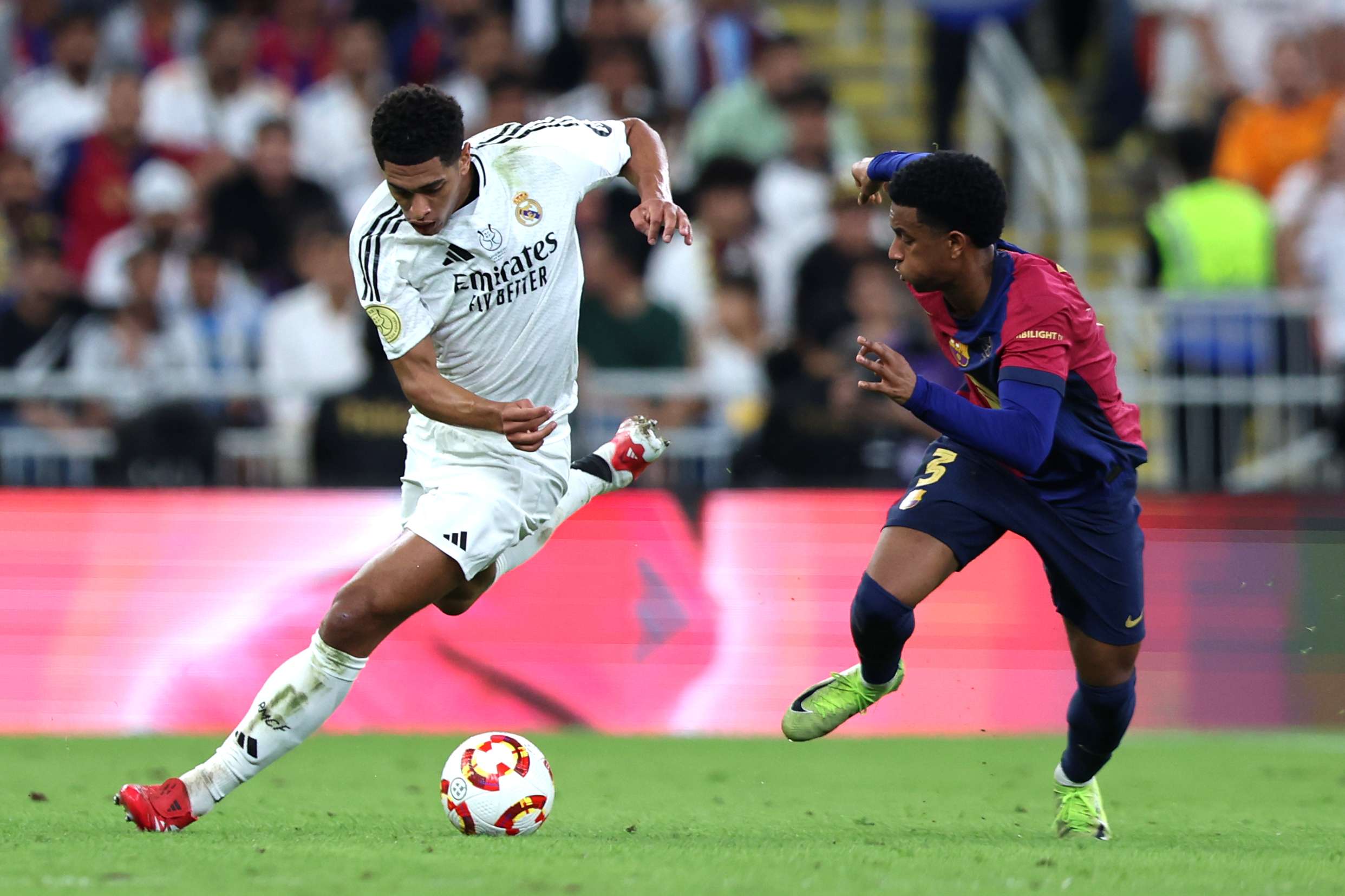 意甲标志寓意探究与英超狮子象征背后的历史与文化意蕴