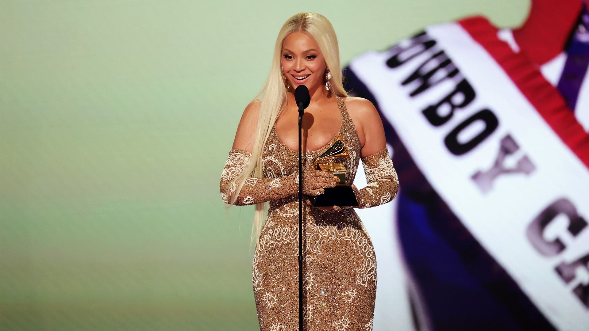 国米发布德比战海报专注于赛场激情和球队使命感